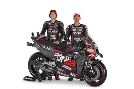 Martín y Bezzecchi lideran la presentación de Aprilia para 2025