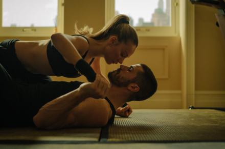 Ester Expósito y Hugo Diego García suben la temperatura en el teaser de 'Enfrentados: Marfil'