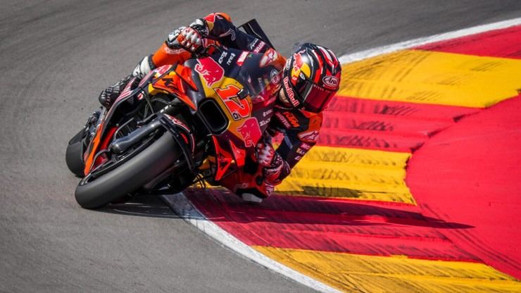 Viñales supera a Bezzecchi en el cierre del Test de Aragón