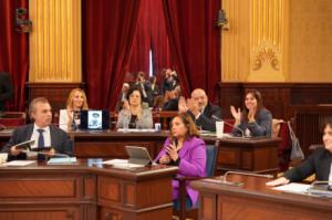 Vox logra derogar la Ley de Memoria Democrática en Baleares con apoyo del PP