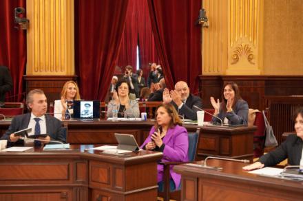 Vox logra derogar la Ley de Memoria Democrática en Baleares con apoyo del PP