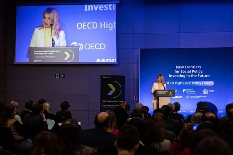 Yolanda Díaz resalta el salario mínimo como clave contra la desigualdad y la precariedad