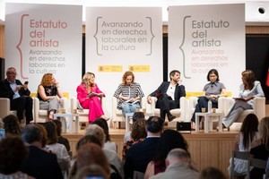 Yolanda Díaz impulsa nueva regulación laboral para artistas en España
