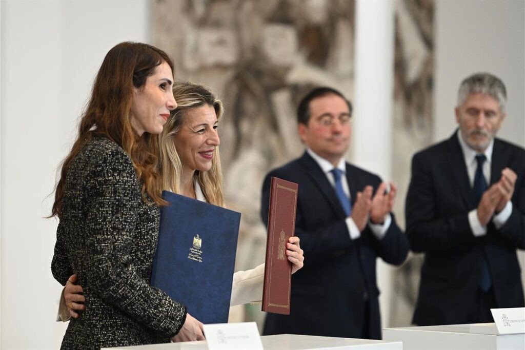 Yolanda Díaz firma acuerdo para fortalecer la colaboración laboral con Palestina