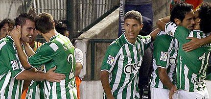 El Betis , primer líder de una liga multipolar
