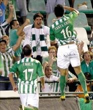 El Betis , primer líder de una liga multipolar