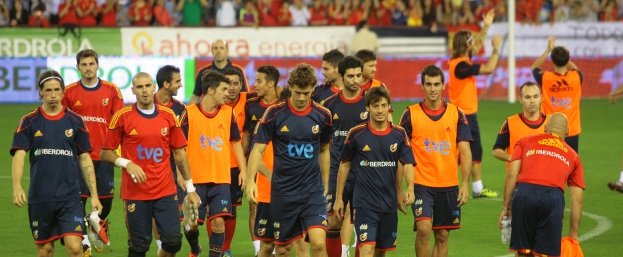 La Roja recupera su juego en forma de billete a Europa