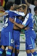 El Betis cae, pero sigue líder