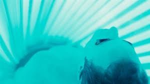 En California se prohíbe que los menores usen camas de bronceado