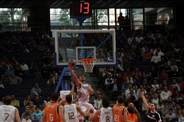 Madrid y Barça se quedan solos en la cabeza