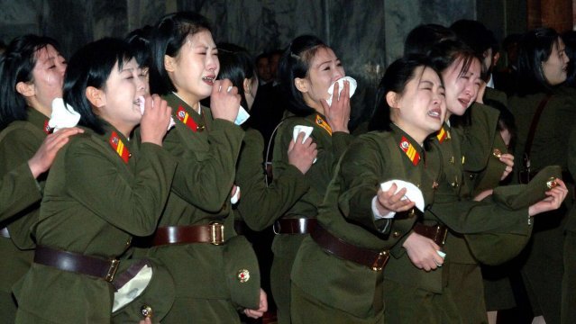 Lágrimas e histeria para despedir a un dictador