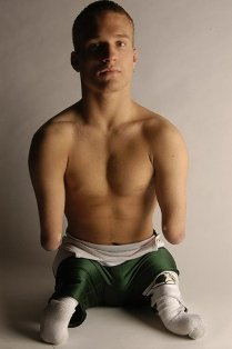 Kyle Maynard se ha propuesto subir el Kilimanjaro