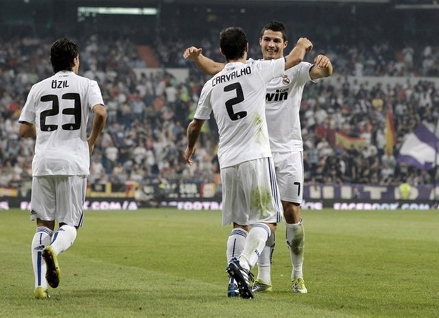 Los blancos no se despeinan batiendo récords en Champions