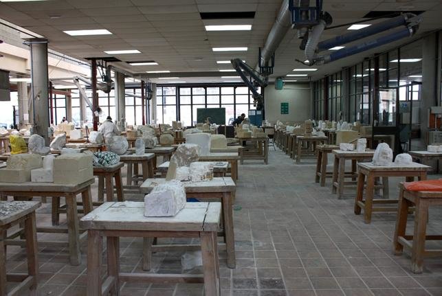 Se derrumba parte del techo de la Facultad de Bellas Artes de la Complutense
