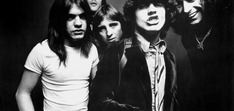 13. AC/DC - Rock or bust: 1.539.000 copias